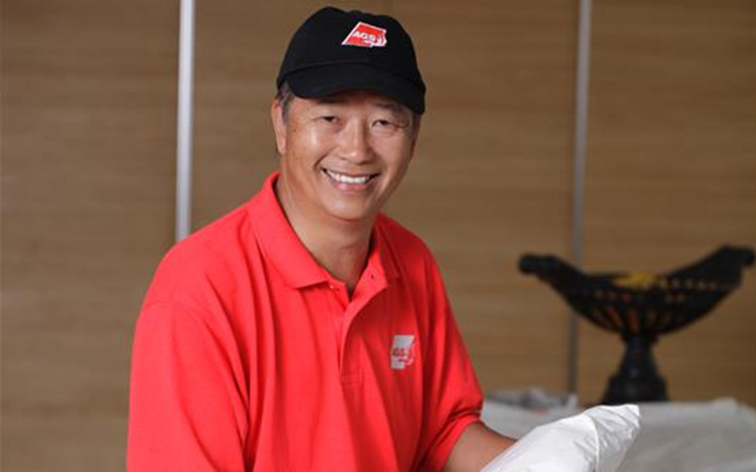 Designated indoor drop-off zones keep floors dry and belongings safe while moving teams work efficiently in relay.